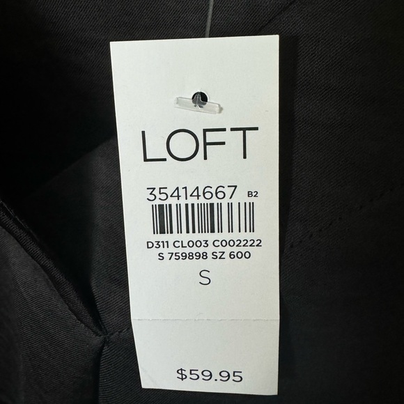 Loft Satin Cap Sleeve V-Neck Top. Black size small. NWT - Picture 5 of 7
